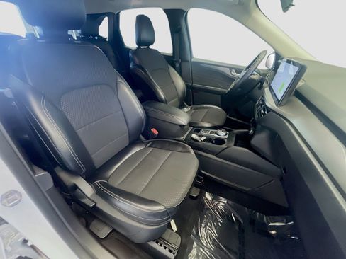 Used 2023 Ford Escape SE image 19