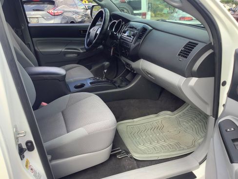 Used 2012 Toyota Tacoma 4x4 Access Cab V6 w/ Convenience Pkg image 16