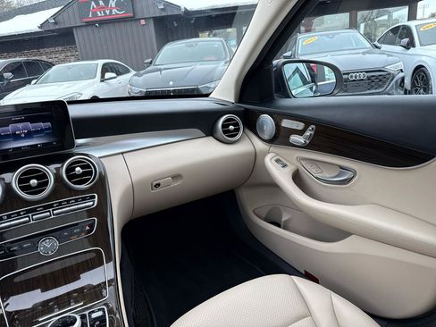 Used 2017 Mercedes-Benz C 300 4MATIC Sedan image 38