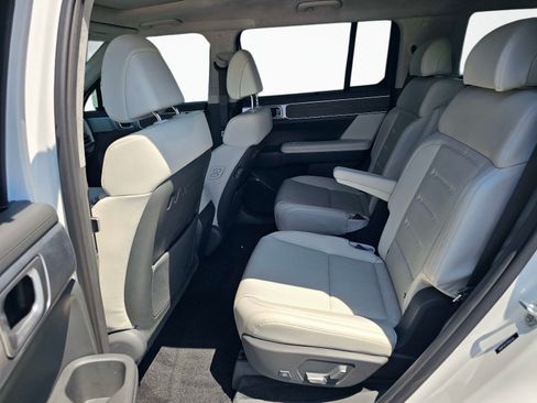 Used 2025 Hyundai Santa Fe Calligraphy FWD image 33