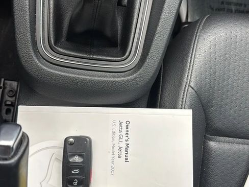 Used 2017 Volkswagen Jetta SE FWD image 58