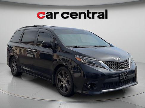 Used 2017 Toyota Sienna SE Premium FWD image 7