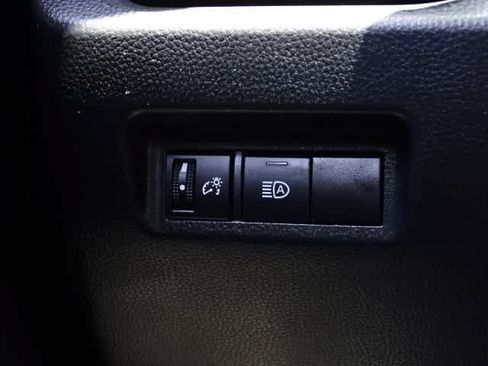 Used 2022 Toyota RAV4 LE AWD/4WD image 38
