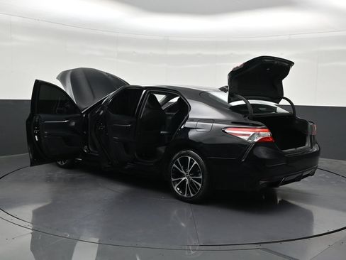 Used 2020 Toyota Camry SE FWD image 37