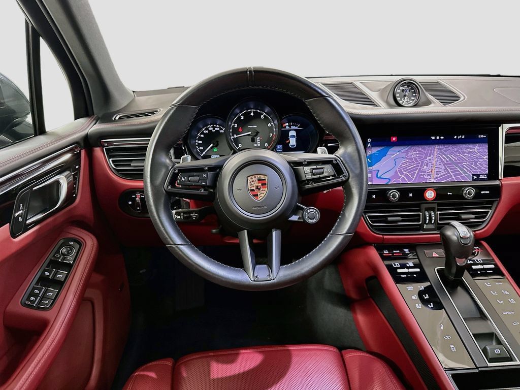 Certified 2025 Porsche Macan AWD/4WD image 23