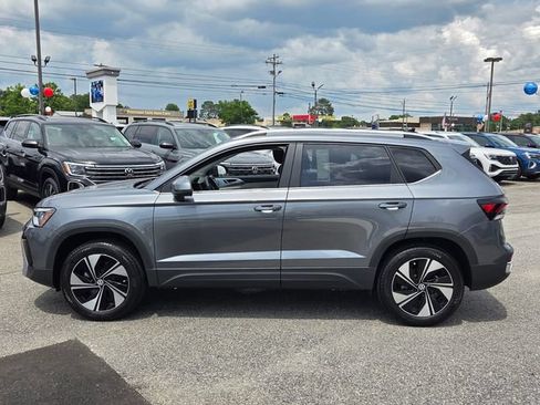 New 2026 Volkswagen Taos SE AWD/4WD image 4