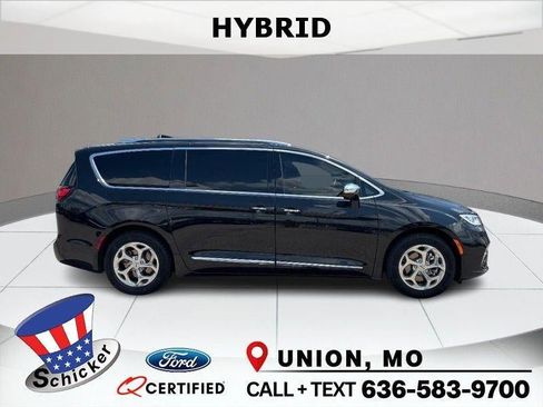 Used 2021 Chrysler Pacifica Limited w/ Premium & Safety Sphere Group image 1
