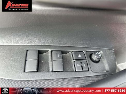 Used 2022 Toyota Corolla LE image 23