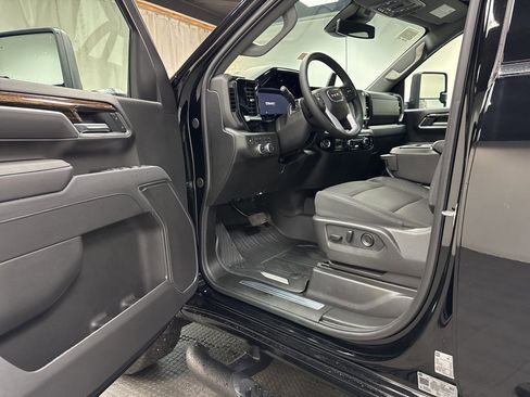 New 2026 GMC Sierra 2500 SLE w/ SLE Value Package; image 20