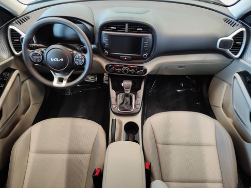 Used 2023 Kia Soul LX w/ LX Technology Package FWD image 17
