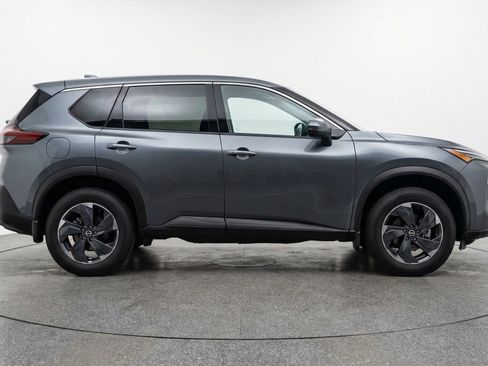 Used 2025 Nissan Rogue SV image 11