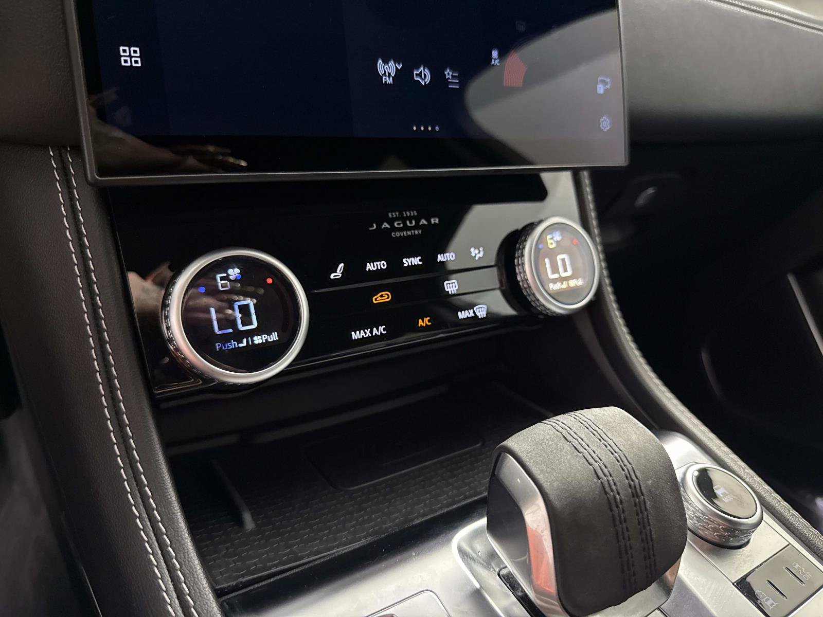 Certified 2025 Jaguar F-PACE R-Dynamic S AWD/4WD image 26