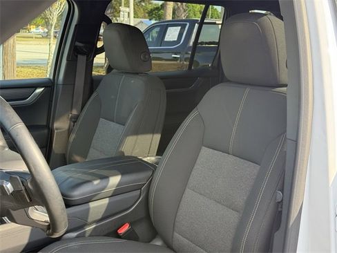 Used 2025 GMC Acadia Elevation image 16