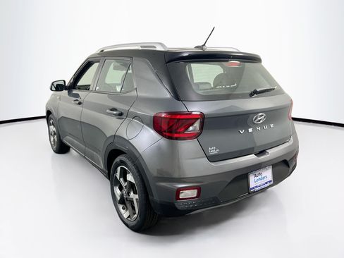 Used 2024 Hyundai Venue Limited FWD image 7