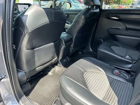 Used 2023 Toyota Highlander XSE FWD image 20