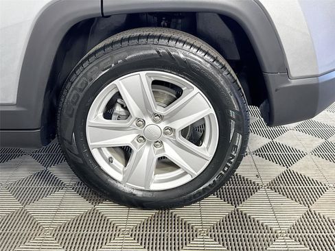 Used 2022 Jeep Compass Latitude FWD image 30