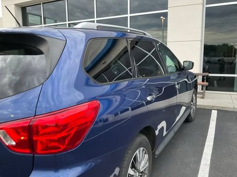 Used 2017 Nissan Pathfinder S AWD/4WD image 4