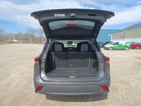 Used 2021 Toyota Highlander XLE image 20