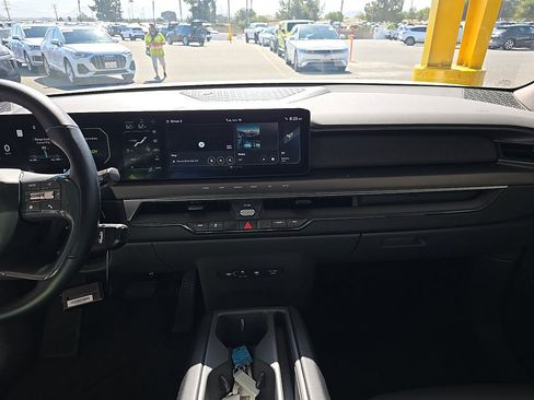 Used 2024 Kia EV9 Light Long Range RWD image 10