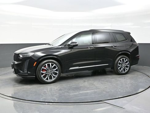 Certified 2025 Cadillac XT6 Sport w/ Platinum Package AWD/4WD image 3