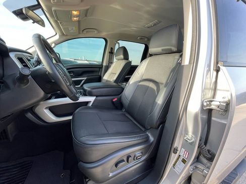Used 2019 Nissan Titan PRO-4X image 15