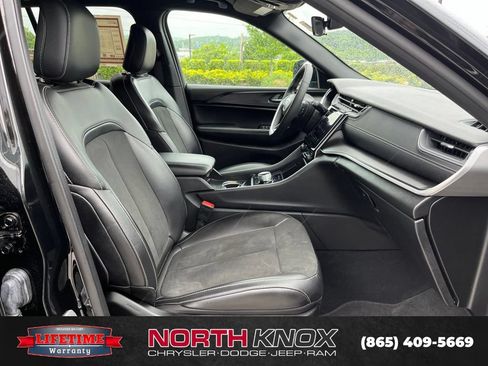 Used 2025 Jeep Grand Cherokee Altitude AWD/4WD image 16