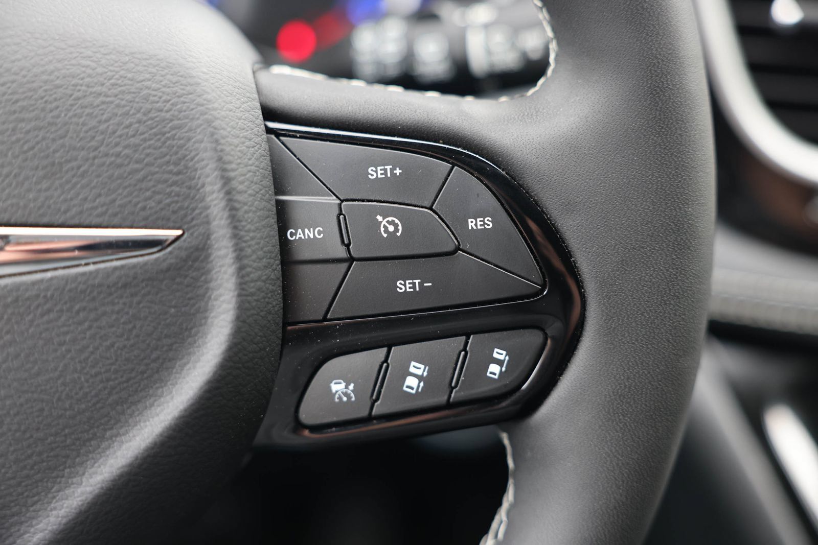 Used 2024 Chrysler Pacifica Limited FWD image 24
