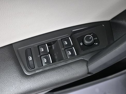 Used 2019 Volkswagen Tiguan SE w/ Panoramic Sunroof Package AWD/4WD image 11