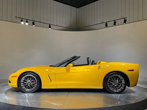Used 2005 Chevrolet Corvette Convertible w/ Preferred Equipment Group RWD image 11