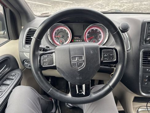 Used 2019 Dodge Grand Caravan SXT image 27