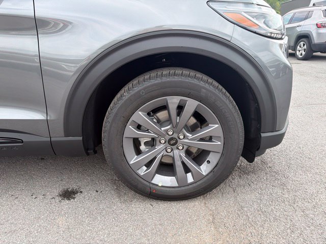 Used 2026 Ford Explorer Active w/ Active Comfort Package AWD/4WD image 16