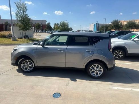 Used 2025 Kia Soul LX w/ LX Technology Package FWD image 5