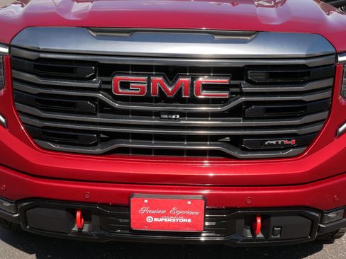 Used 2024 GMC Sierra 1500 AT4 w/ Technology Package AWD/4WD image 8