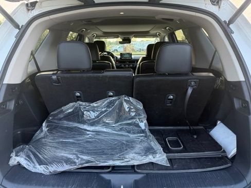 Used 2025 Honda Pilot Touring image 8