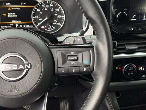 Certified 2025 Nissan Pathfinder SL image 17