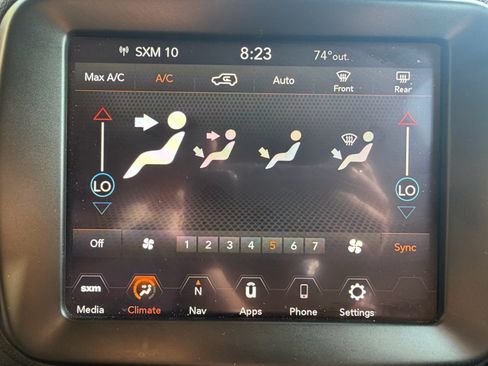 Used 2023 Jeep Renegade Trailhawk AWD/4WD image 38
