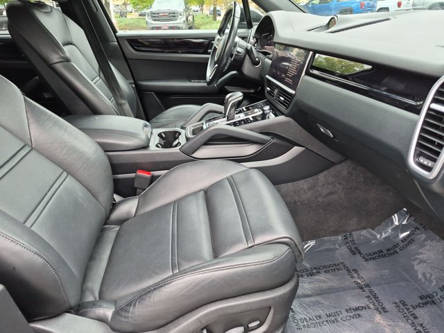 Used 2022 Porsche Cayenne AWD/4WD image 21