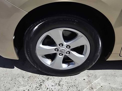 Used 2011 Toyota Sienna LE image 9