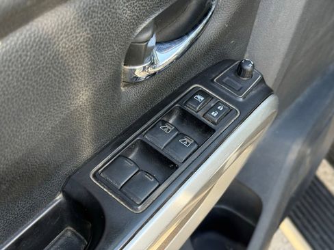 Used 2018 Nissan Titan 4x4 Crew Cab image 12