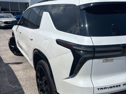 Used 2025 Chevrolet Traverse RS w/ LPO, Floor Liner Package AWD/4WD image 8