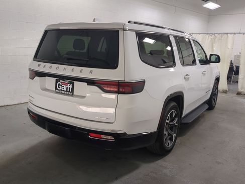 Used 2023 Jeep Wagoneer Series III w/ Preferred Equipment Group image 3