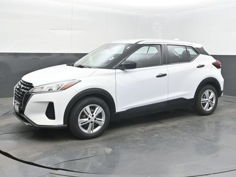 Used 2021 Nissan Kicks S FWD image 4