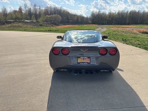 Used 2010 Chevrolet Corvette Coupe w/ 1LT RWD image 8