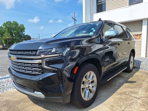 Used 2021 Chevrolet Tahoe Premier w/ Premium Package RWD image 2