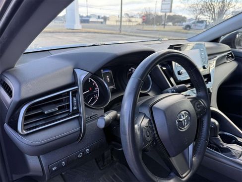 Used 2021 Toyota Camry SE w/ Blackout Package (TMS) image 11