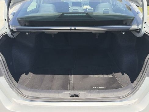 Used 2024 Nissan Altima 2.5 SV FWD image 15
