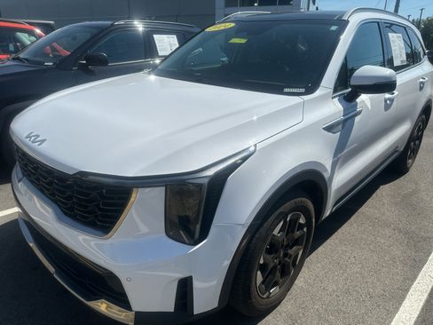 Used 2024 Kia Sorento S w/ Panoramic Sunroof Package FWD image 2