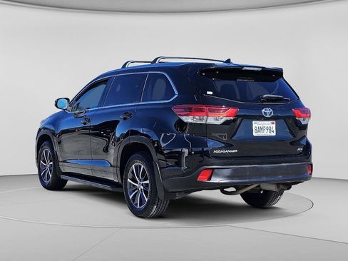 Used 2017 Toyota Highlander XLE FWD image 16