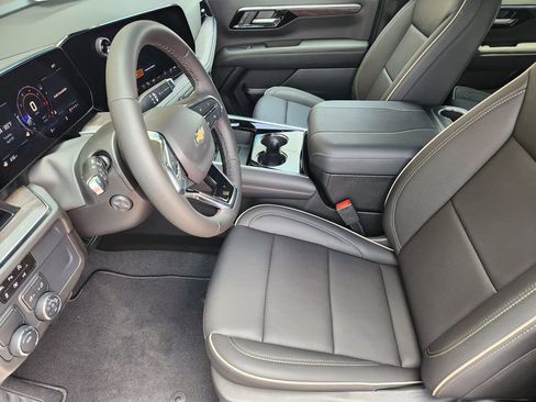 New 2025 Chevrolet Suburban Premier image 9