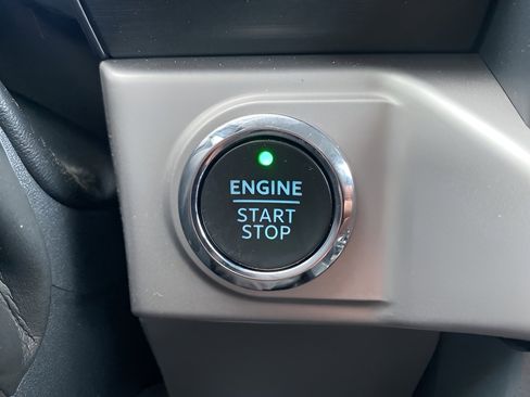 Certified 2022 Ford F150 XLT w/ Equipment Group 302A High image 20